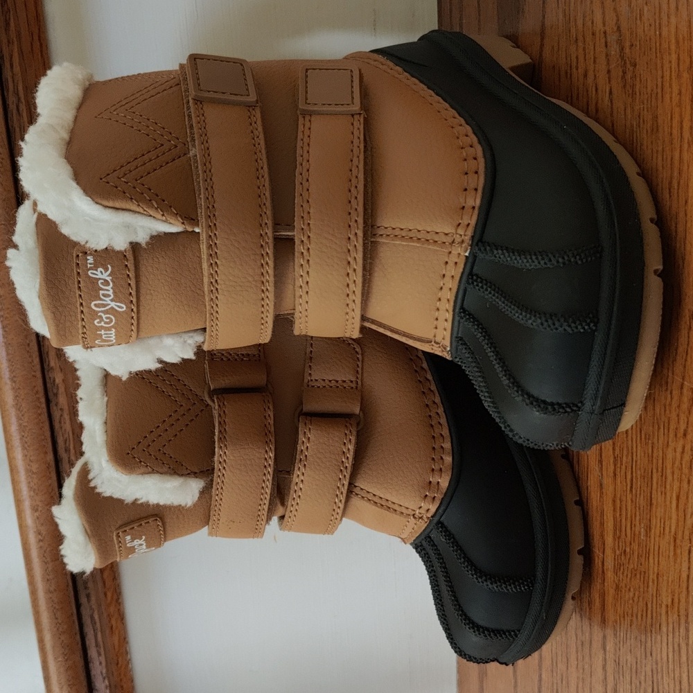 Toddler size 8 snow boots